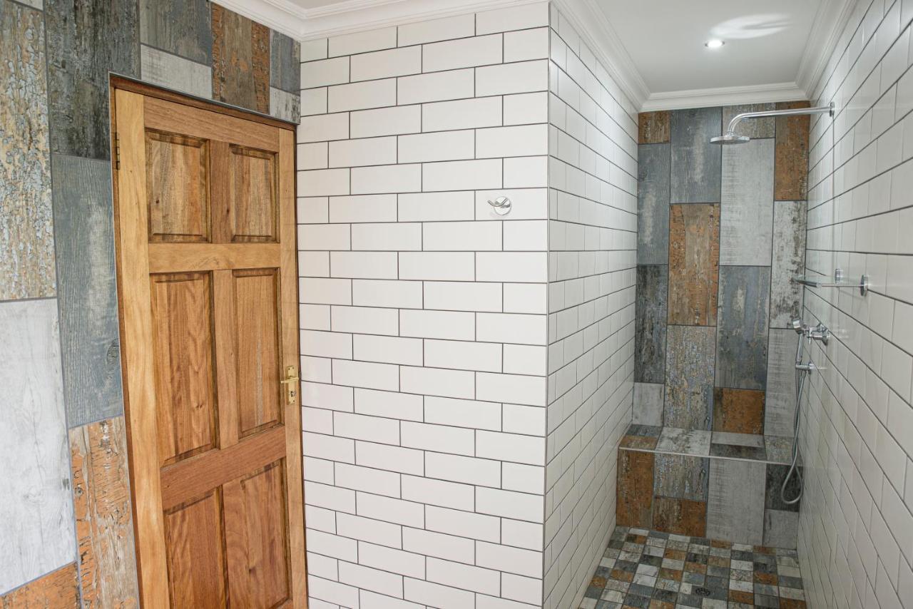 Ruth Avenue Guest House Эденвейл Экстерьер фото